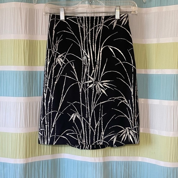 Talbots Bamboo Leaf Skirt Revers Black & White Print Sz 2P - Picture 6 of 6